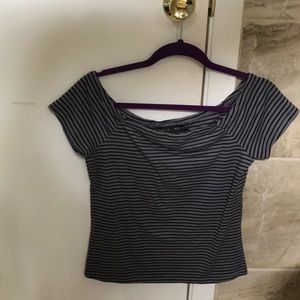 this is an off the shoulder blouse only wore once